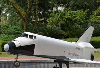 飛機(jī)雕塑-公園游樂場(chǎng)玻璃鋼仿真飛機(jī)模型雕塑