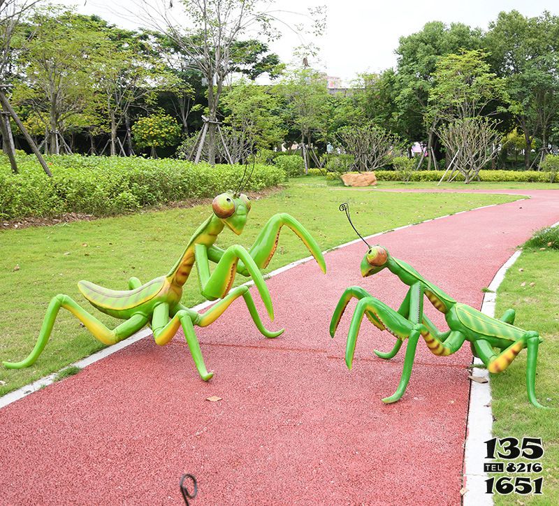 螳螂雕塑-公園園林景觀大小號卡通玻璃鋼螳螂雕塑