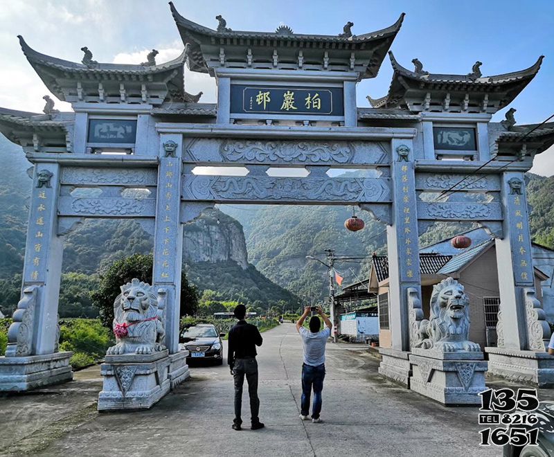 牌坊雕塑-景區(qū)仿古代建筑斗拱三門石雕牌坊高清圖片