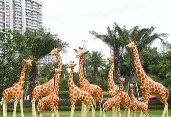 長(zhǎng)頸鹿雕塑-公園草坪玻璃鋼彩繪仿真動(dòng)物園林景觀長(zhǎng)頸鹿雕塑