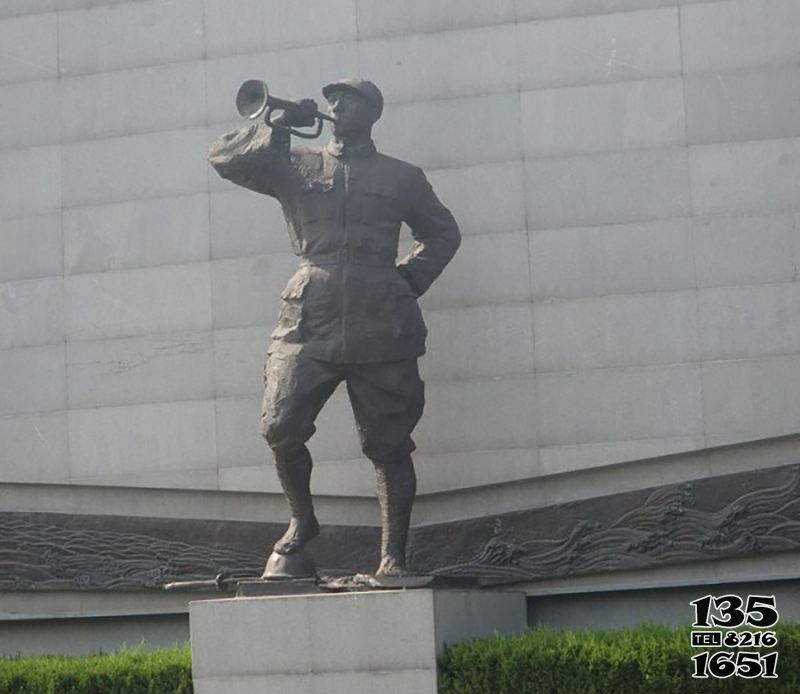 吹奏雕塑-抗戰(zhàn)時(shí)期吹號(hào)角人物銅雕景觀吹奏雕塑高清圖片