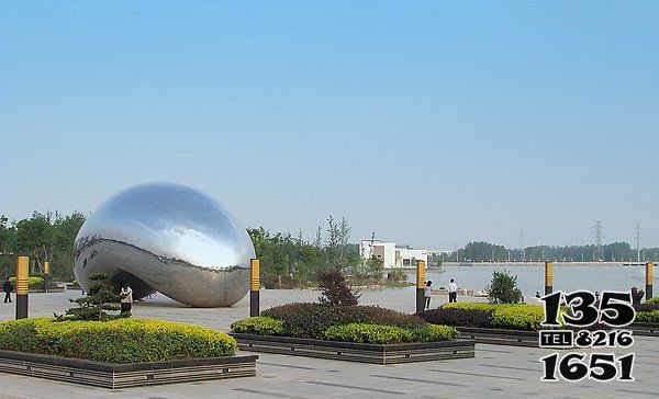 鵝卵石雕塑-海邊公園抽象大型仿真石頭鵝卵石雕塑