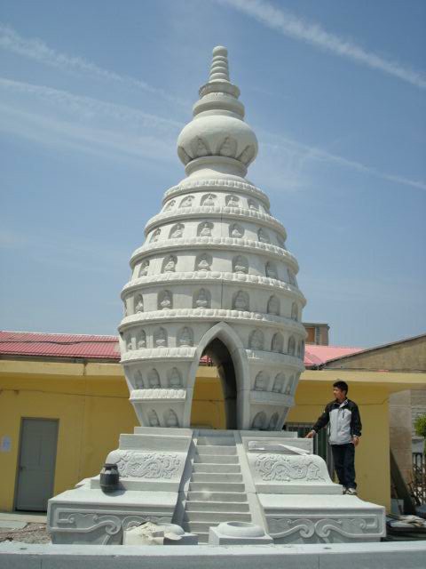 佛塔雕塑-現代景區(qū)寺院漢白玉石雕舍利塔雕塑定制高清圖片