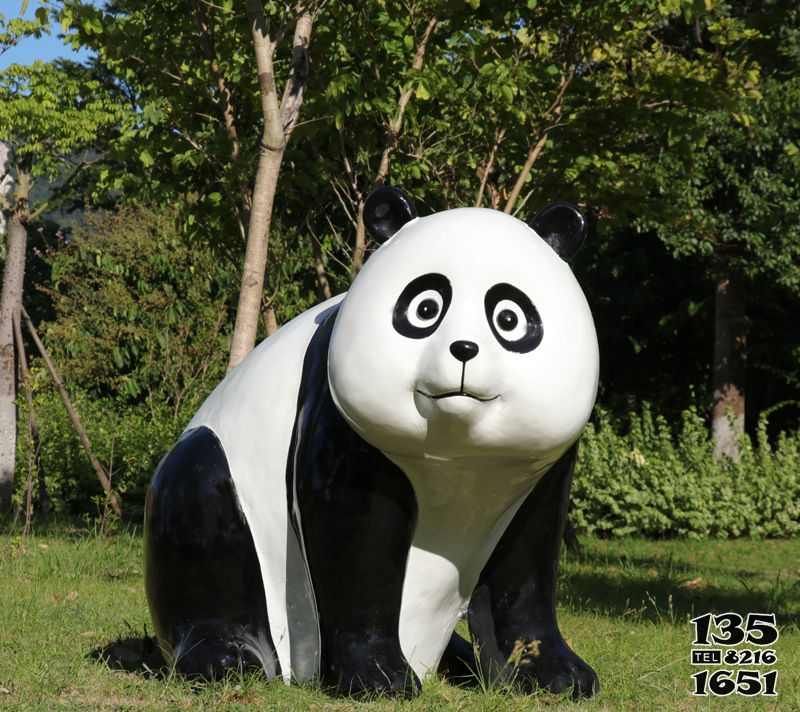 熊貓雕塑-動物園景區光面坐姿玻璃鋼熊貓雕塑