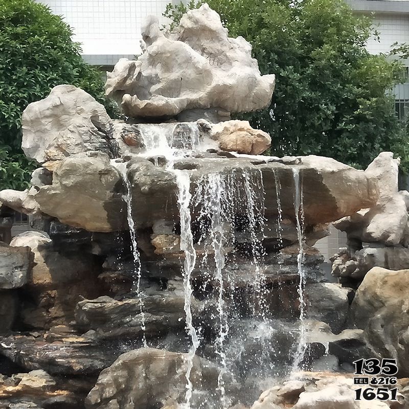 太湖石雕塑-公園景區石雕流水的太湖石雕塑高清圖片