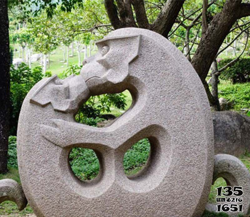 猴子雕塑-公園街道擺放的青石石雕創(chuàng)意猴子雕塑高清圖片