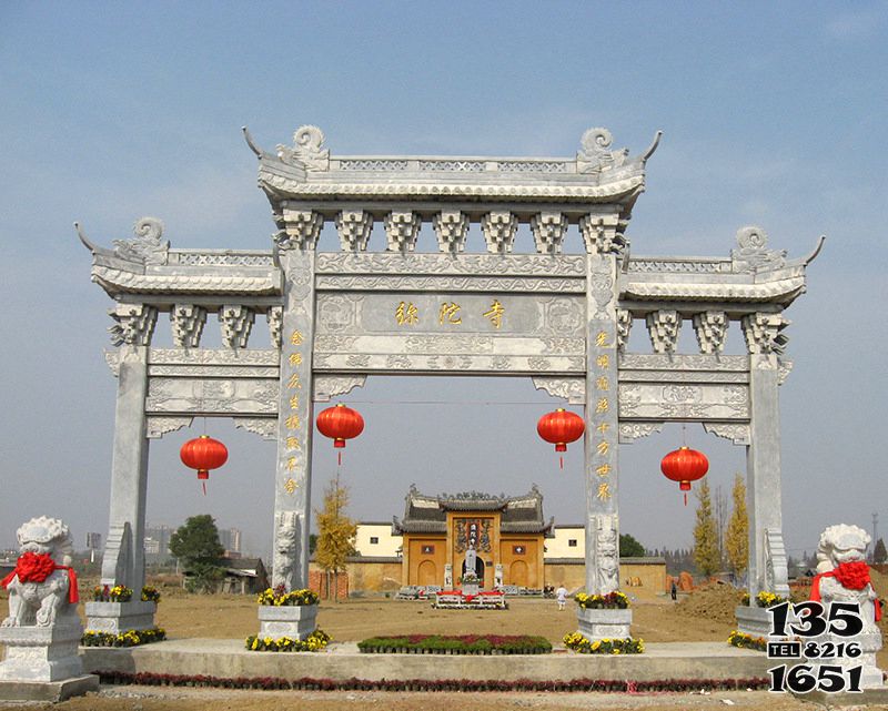 牌坊雕塑-寺院景區新款青石牌坊山門石雕高清圖片