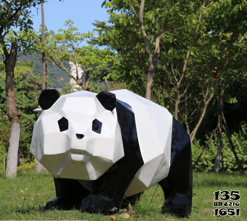 熊貓雕塑-戶(hù)外公園草坪塊面玻璃鋼熊貓雕塑高清圖片