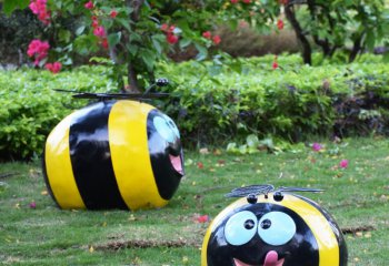 蜜蜂雕塑-幼兒園園區吐舌頭玻璃鋼蜜蜂雕塑