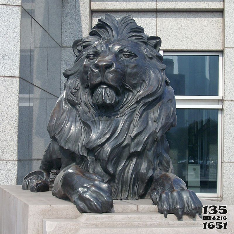 獅子雕塑-城市街道大型仿真動物創意不銹鋼仿銅獅子雕塑